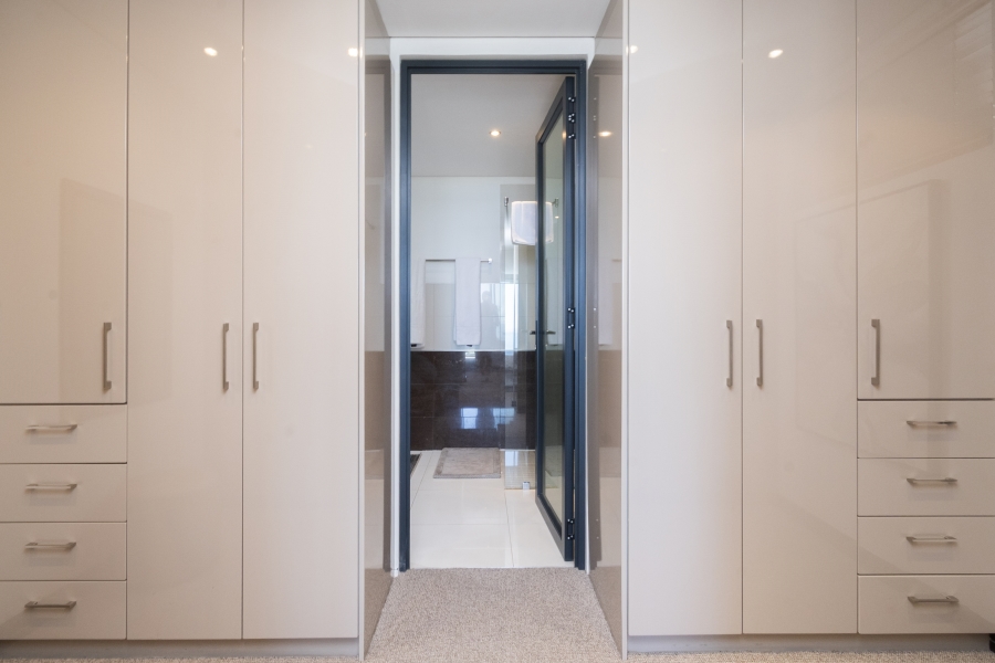 To Let 3 Bedroom Property for Rent in Green Point Western Cape